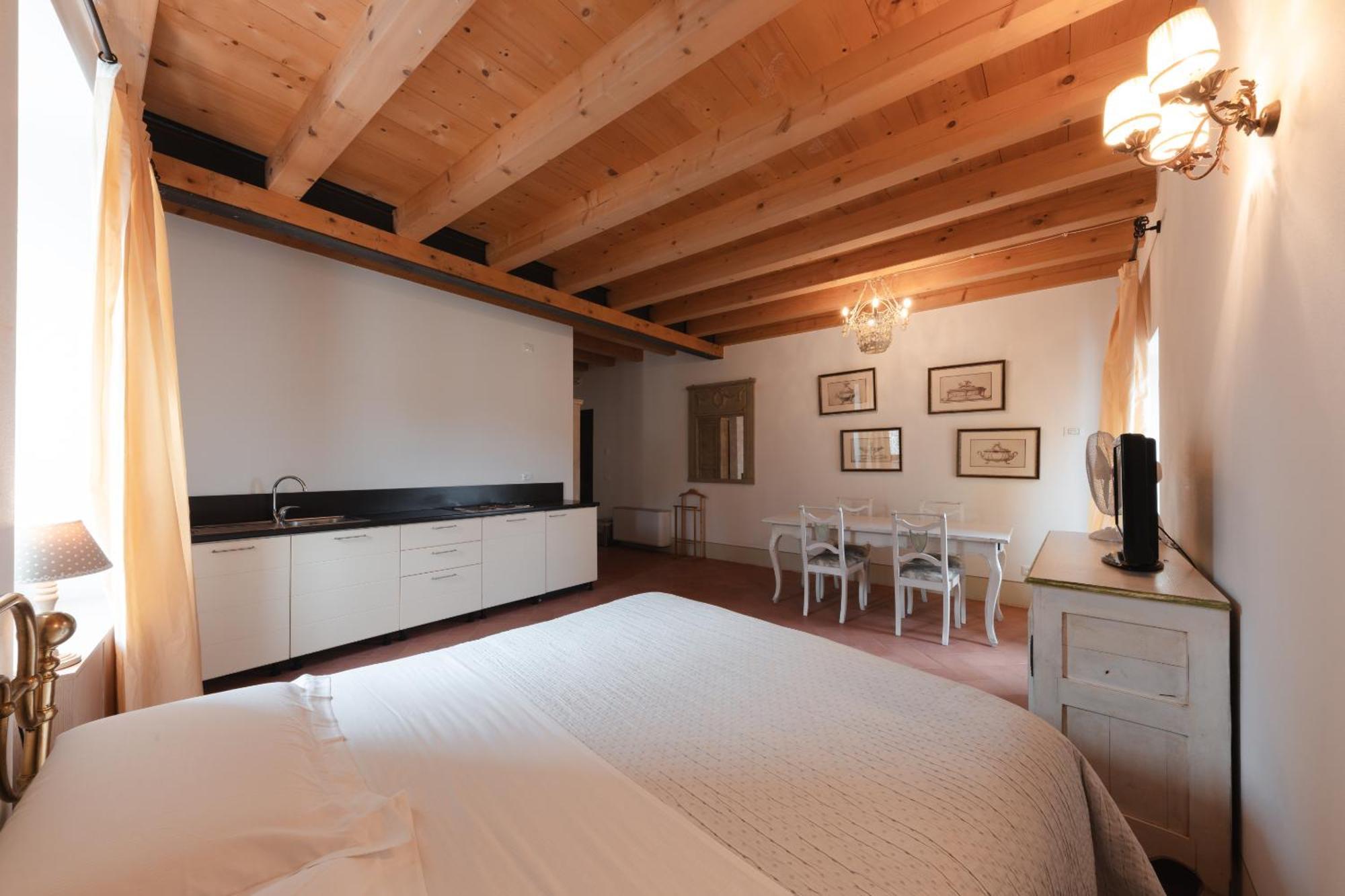 Corte Castello Affi Rom bilde